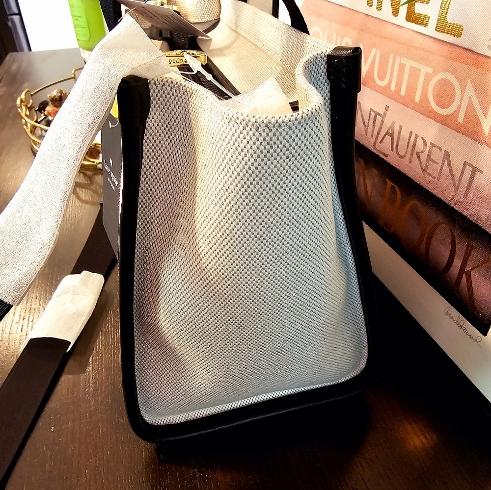 Kate Spade Kip Canvas Tote Bag. - Picture 5 of 9